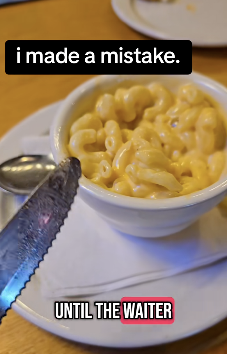 mac and cheese at a restaurant